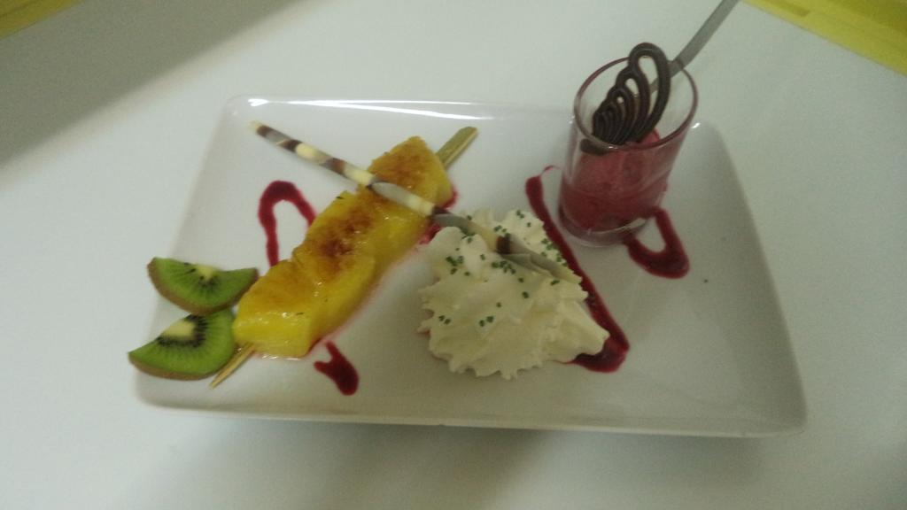 Logis Hotel Des Voyageurs Restaurant La Bonne Tabl'Hay Livron-sur-Drôme Exteriör bild