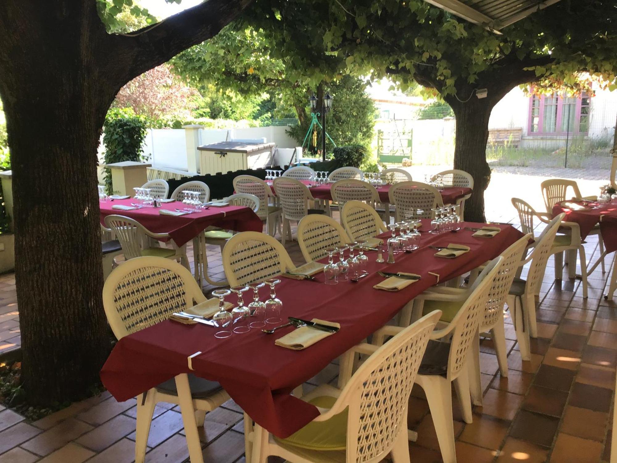 Logis Hotel Des Voyageurs Restaurant La Bonne Tabl'Hay Livron-sur-Drôme Exteriör bild