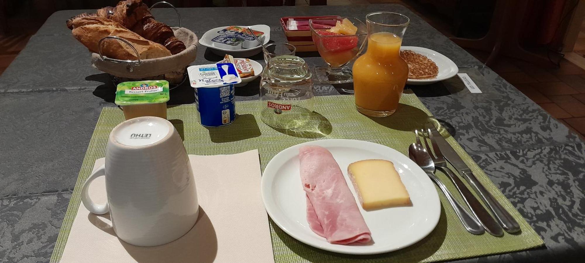 Logis Hotel Des Voyageurs Restaurant La Bonne Tabl'Hay Livron-sur-Drôme Exteriör bild