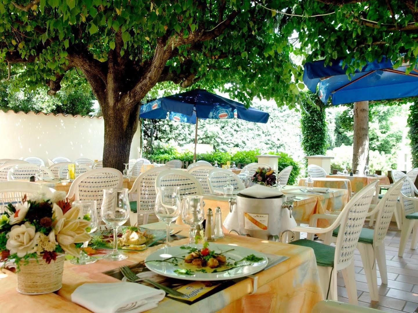 Logis Hotel Des Voyageurs Restaurant La Bonne Tabl'Hay Livron-sur-Drôme Exteriör bild